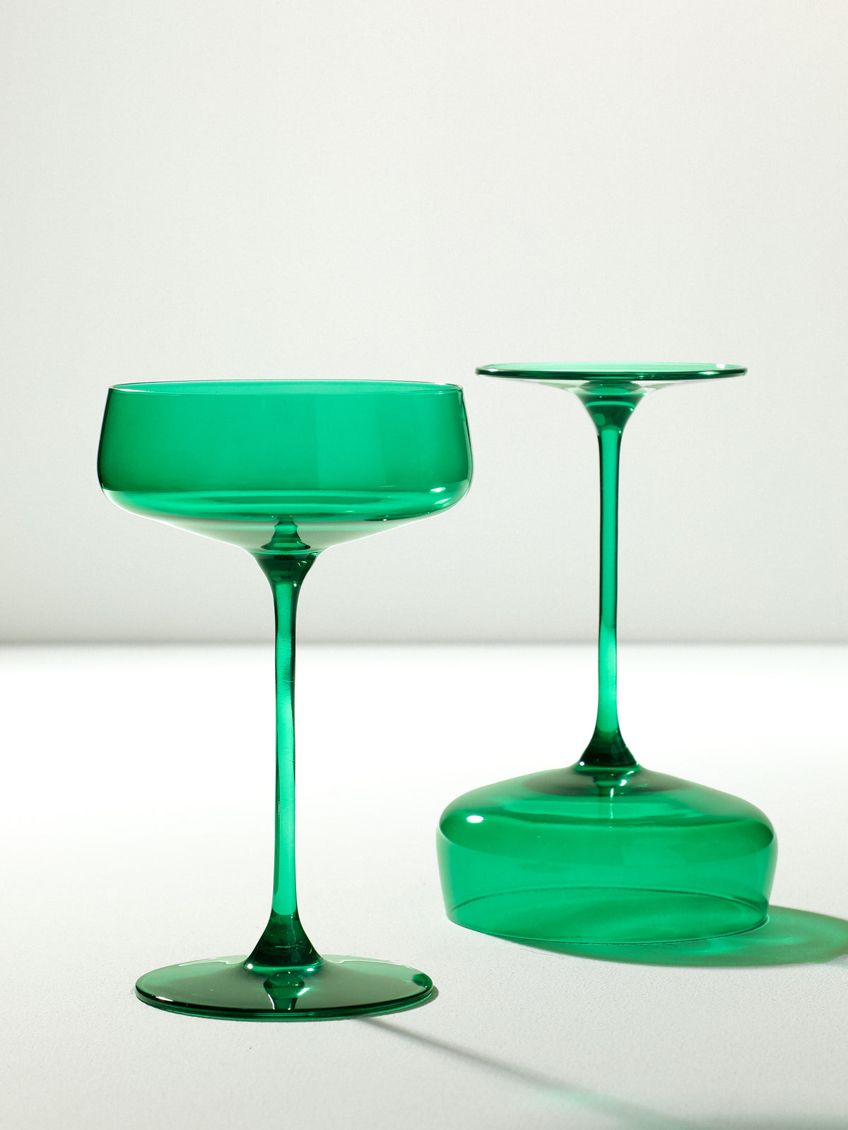 Emerald Green coupe glass, 300 ml lead-free crystalline